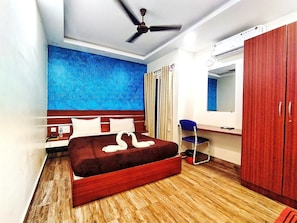 Executive studio suite, 1 kingsize bed, balkon, uitzicht op stad | Luxe beddengoed, een kluis op de kamer, een bureau