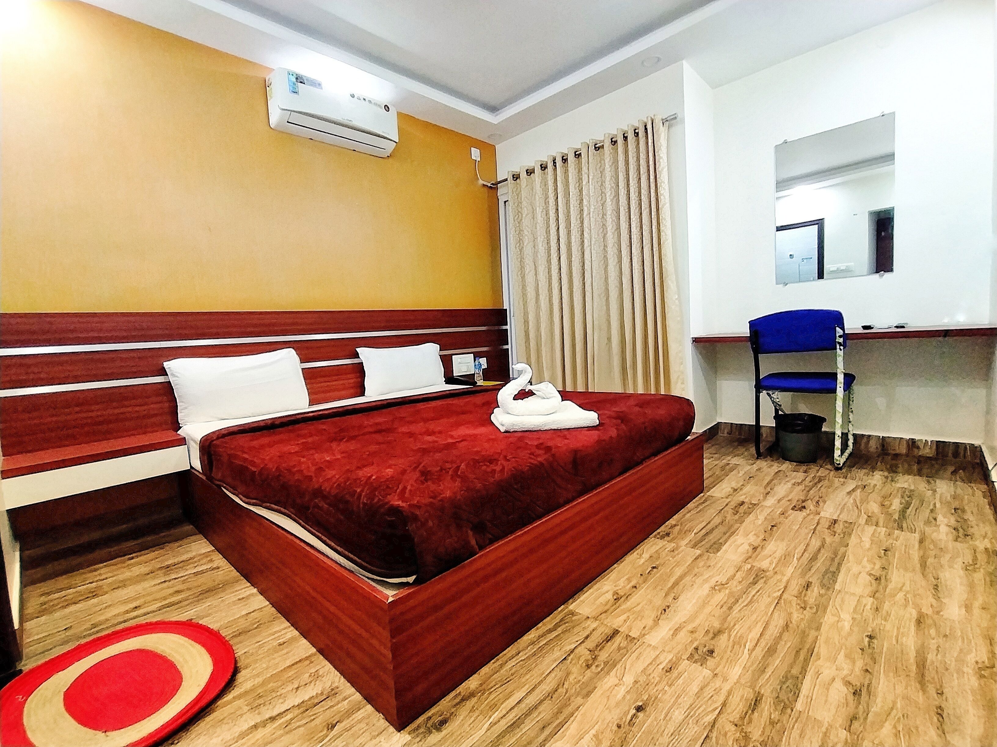 Executive studio suite, 1 kingsize bed, balkon, uitzicht op stad | Luxe beddengoed, een kluis op de kamer, een bureau