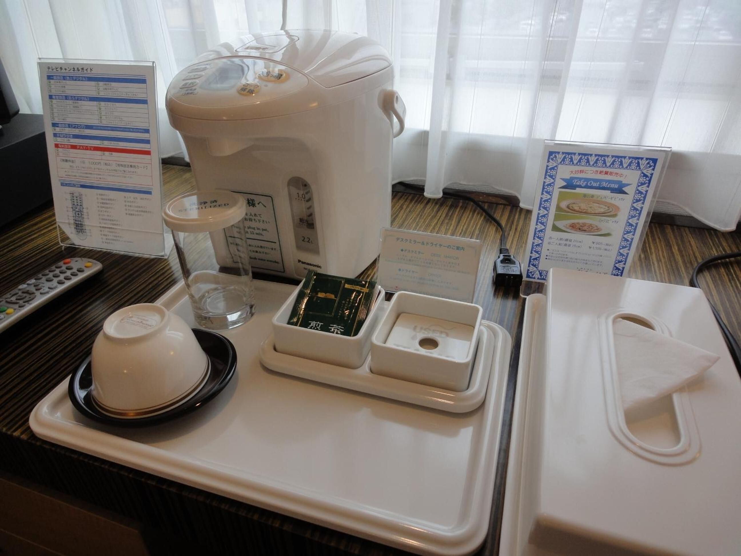 fridge, electric kettle