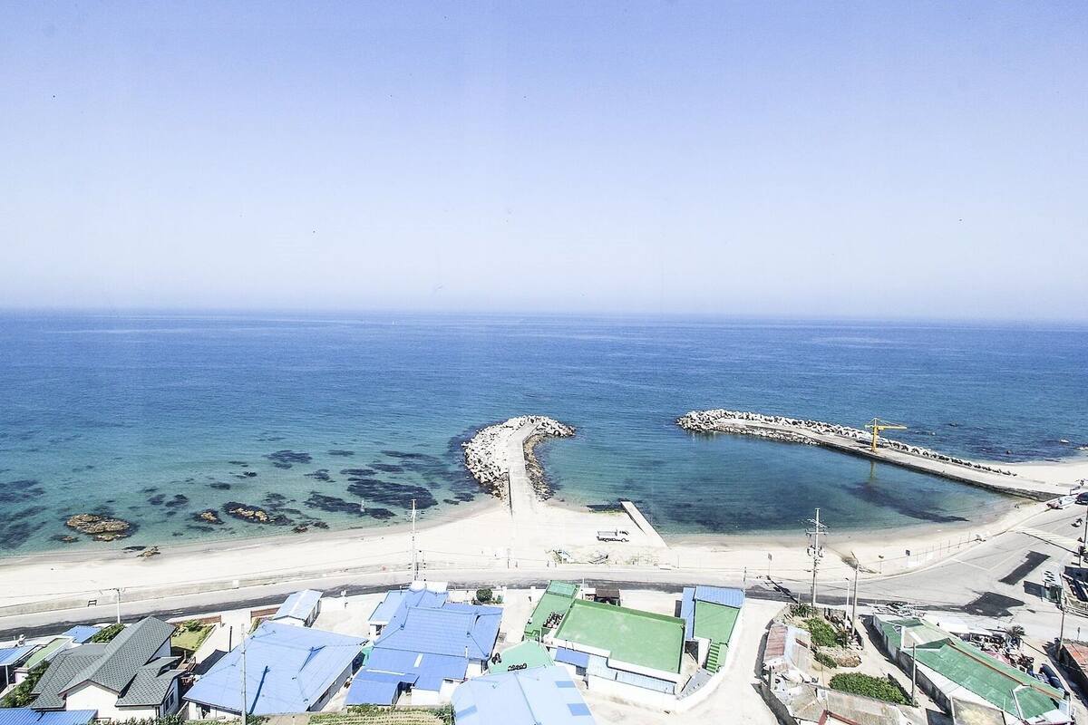 Camera Economy | Una scrivania, Wi-Fi gratuito, lenzuola