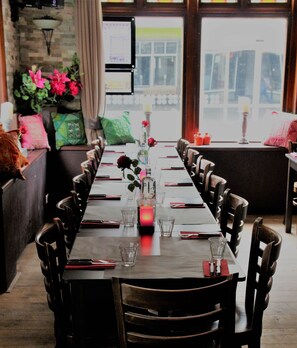 Breakfast, lunch, dinner served; local and international cuisine  - Hotel Restaurant Koekenbier Abcoude (Abcoude)