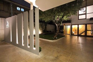 Exterior - Airtel Hideaway Ari (Bangkok)