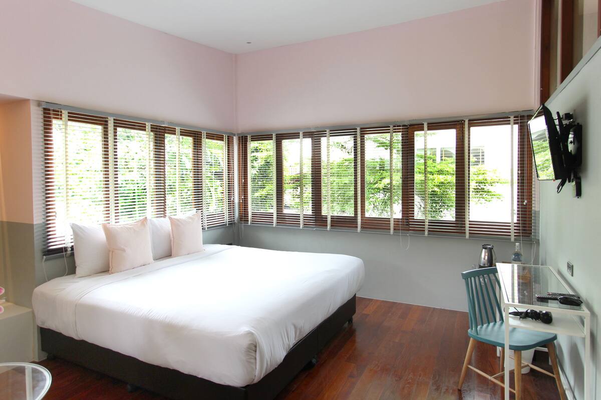 In-room safe, desk, iron/ironing board (on request), free WiFi