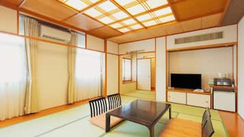 Japanese Style Room, Non Smoking | Desk, free WiFi