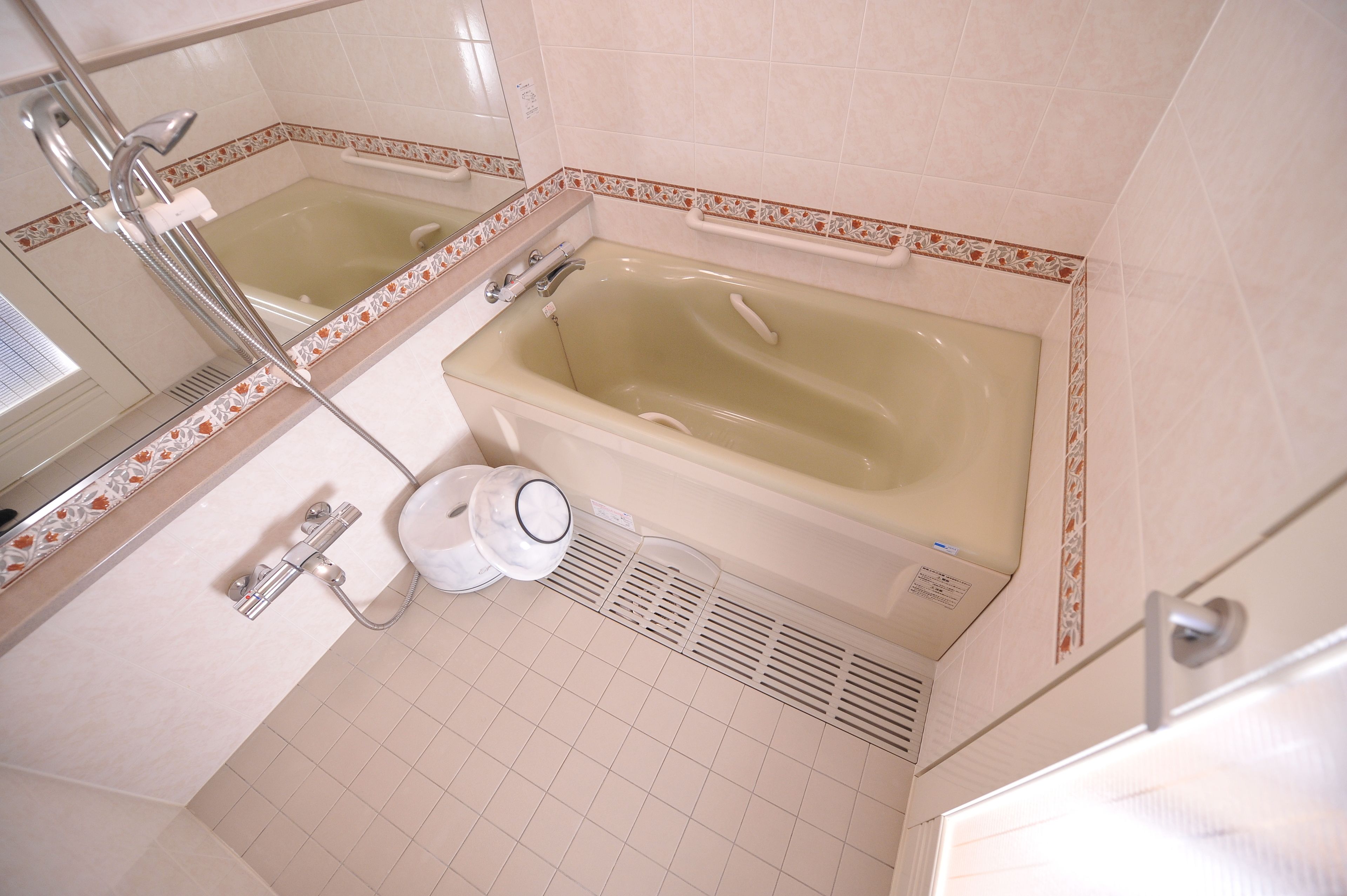 Habitación Deluxe con 2 camas individuales, para no fumadores (5F) | Baño | Amenidades de baño gratuitas, secadora de cabello, pantuflas, bidet 