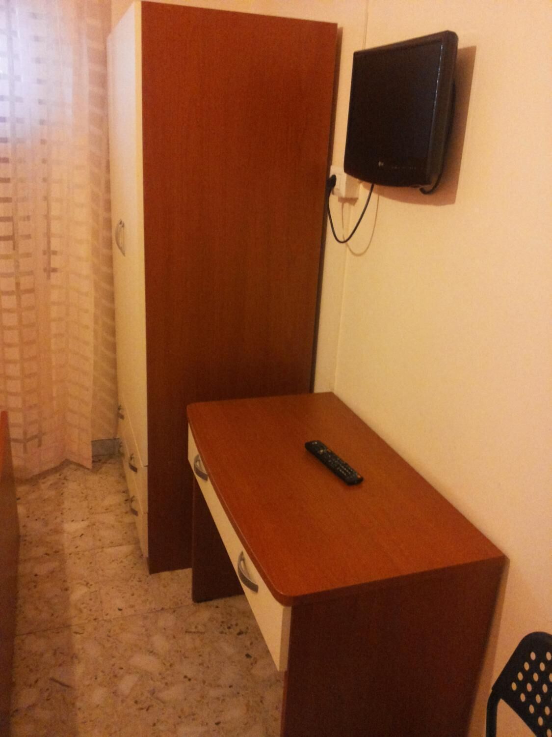 desk, cots/infant beds, free wifi