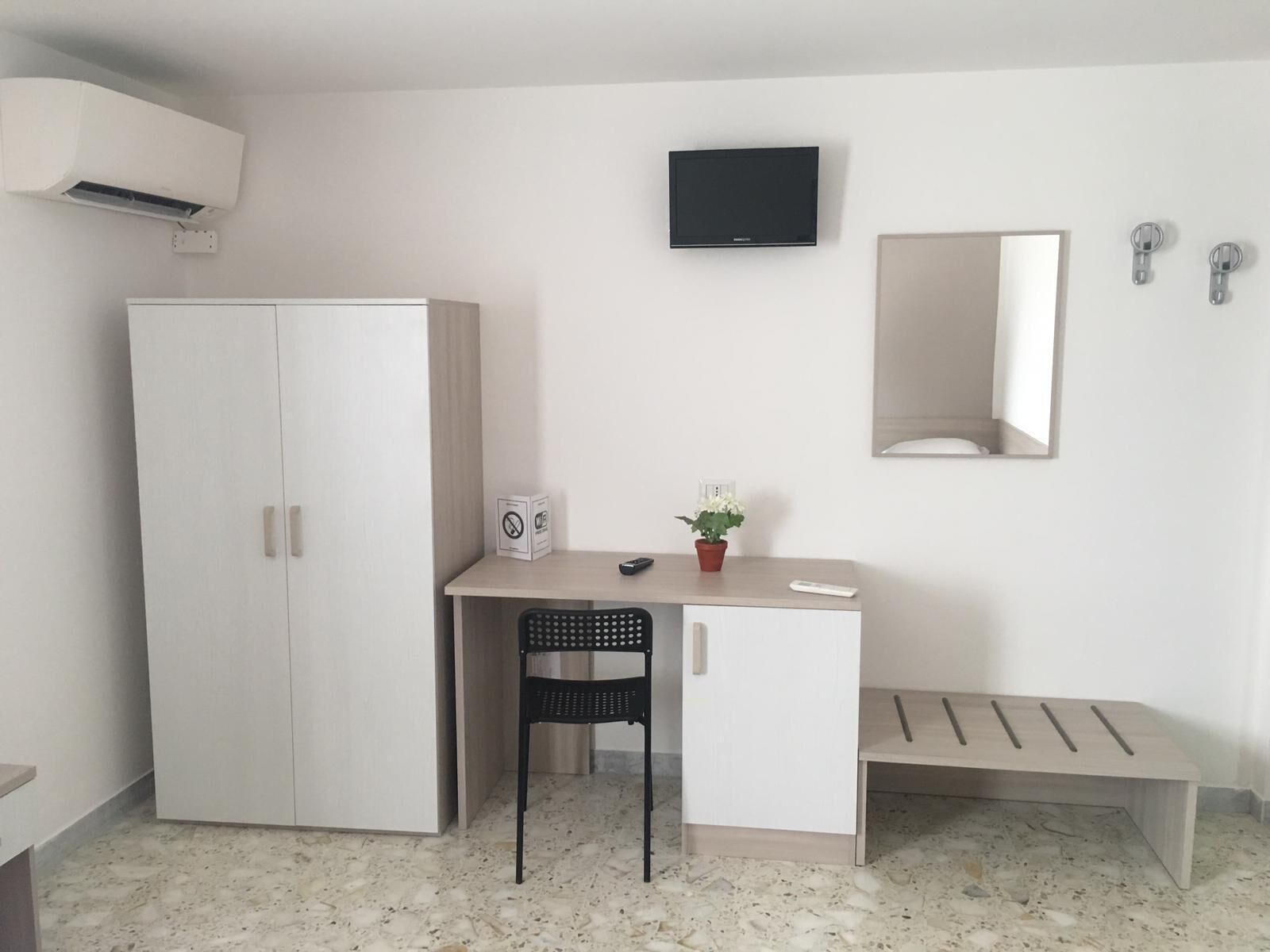 quadruple room | desk, cots/infant beds, free wifi