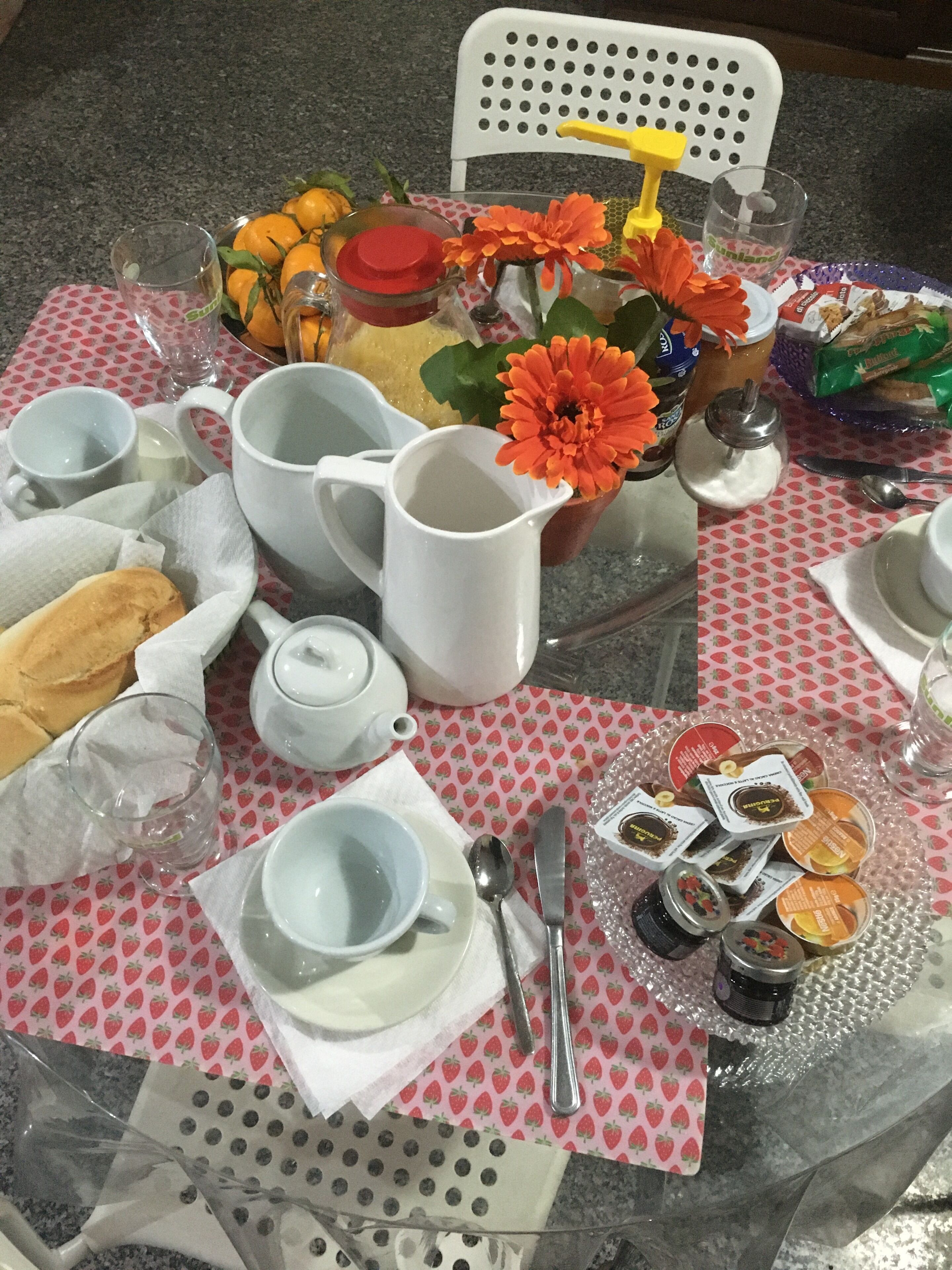 daily continental breakfast (eur 5 per person)