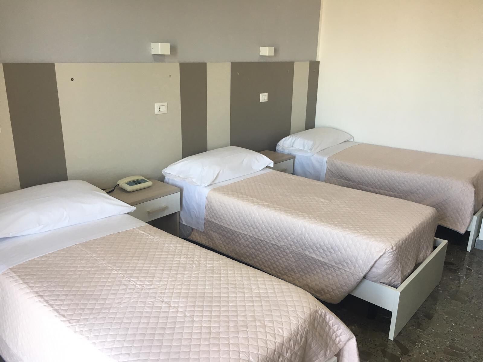 triple room | desk, cots/infant beds, free wifi