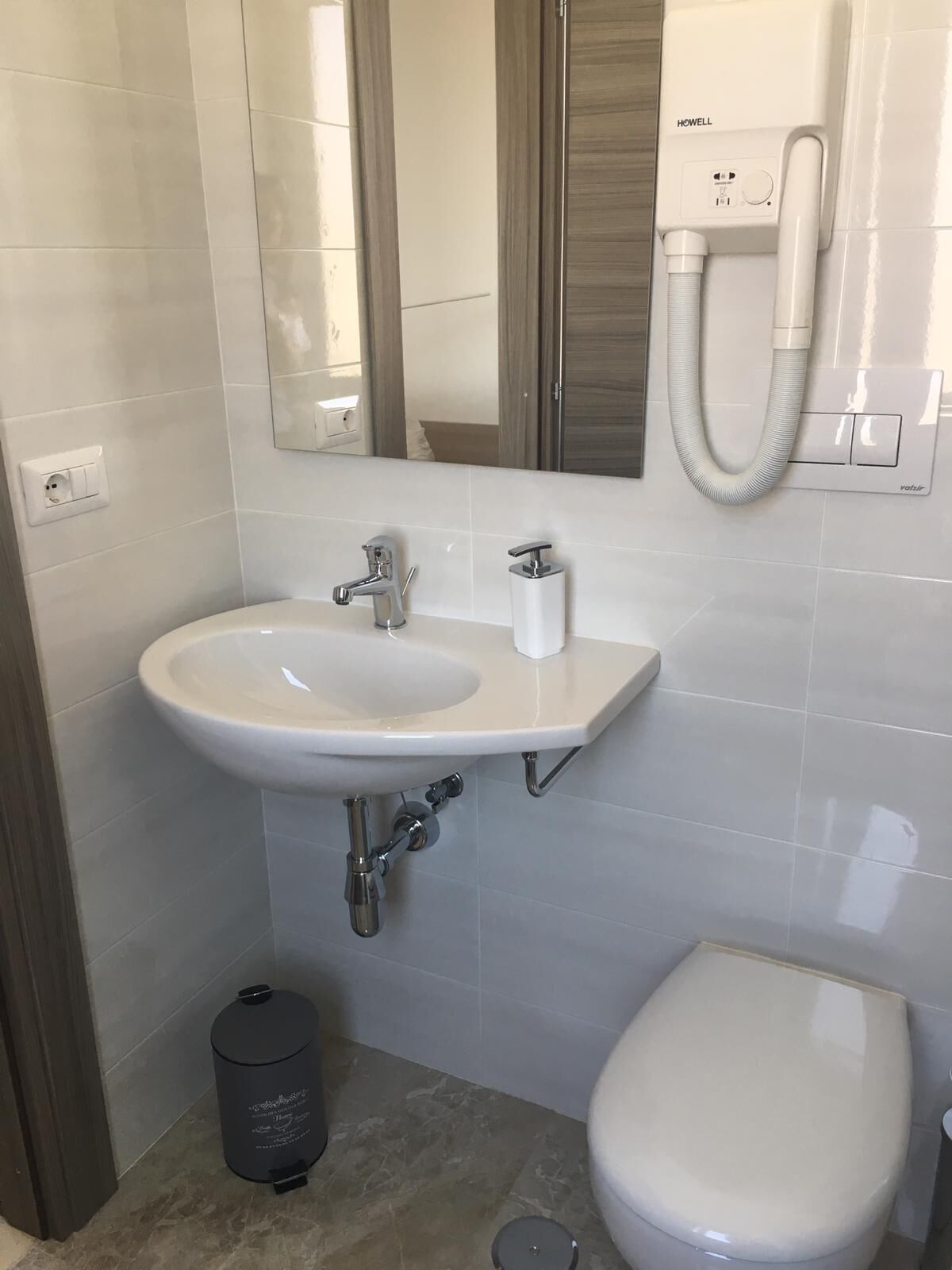 quadruple room | bathroom | shower, free toiletries, hair dryer, bathrobes