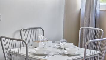 Doppelzimmer | Essbereich im Zimmer