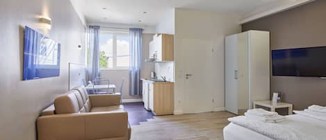 1 dormitorio, ropa de cama de alta calidad, escritorio