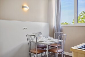 Chambre Double | Restauration dans la chambre