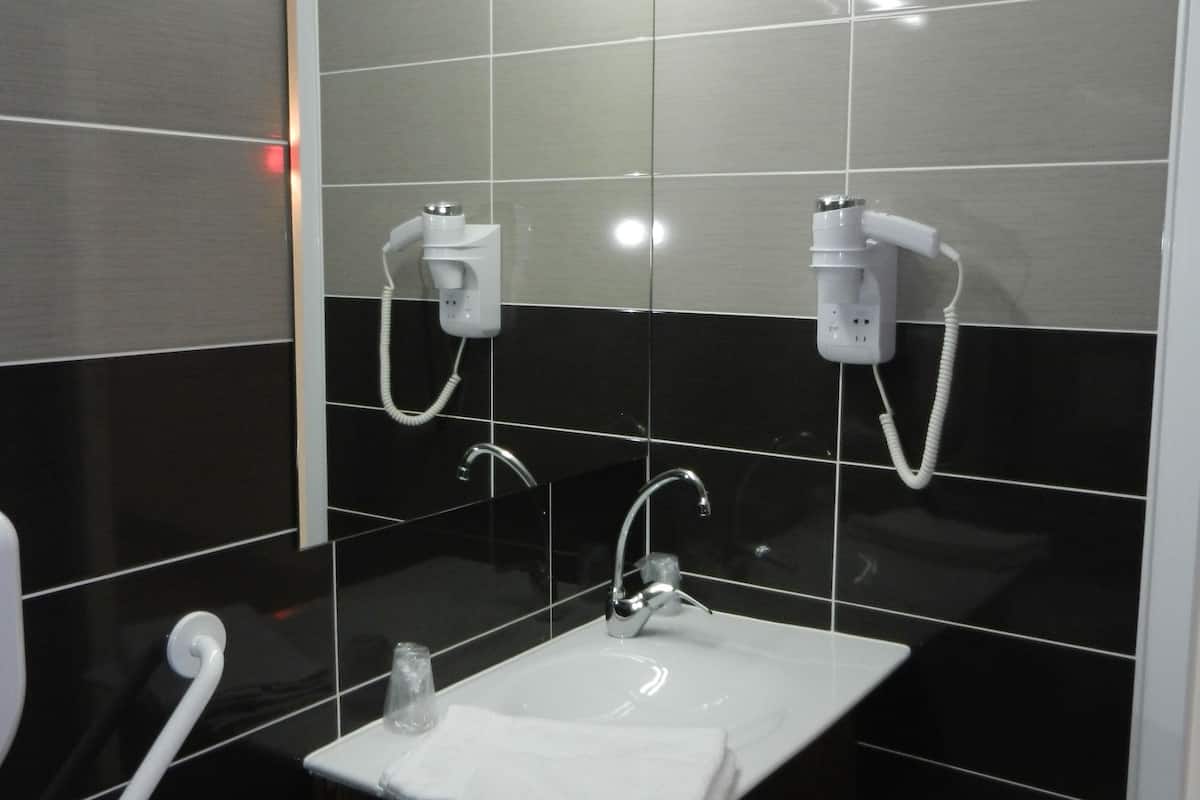 double room, accessible | bathroom sink