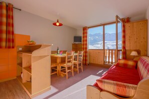 公寓 (6 Persons) | 起居区 | 平板电视、桌上足球、书