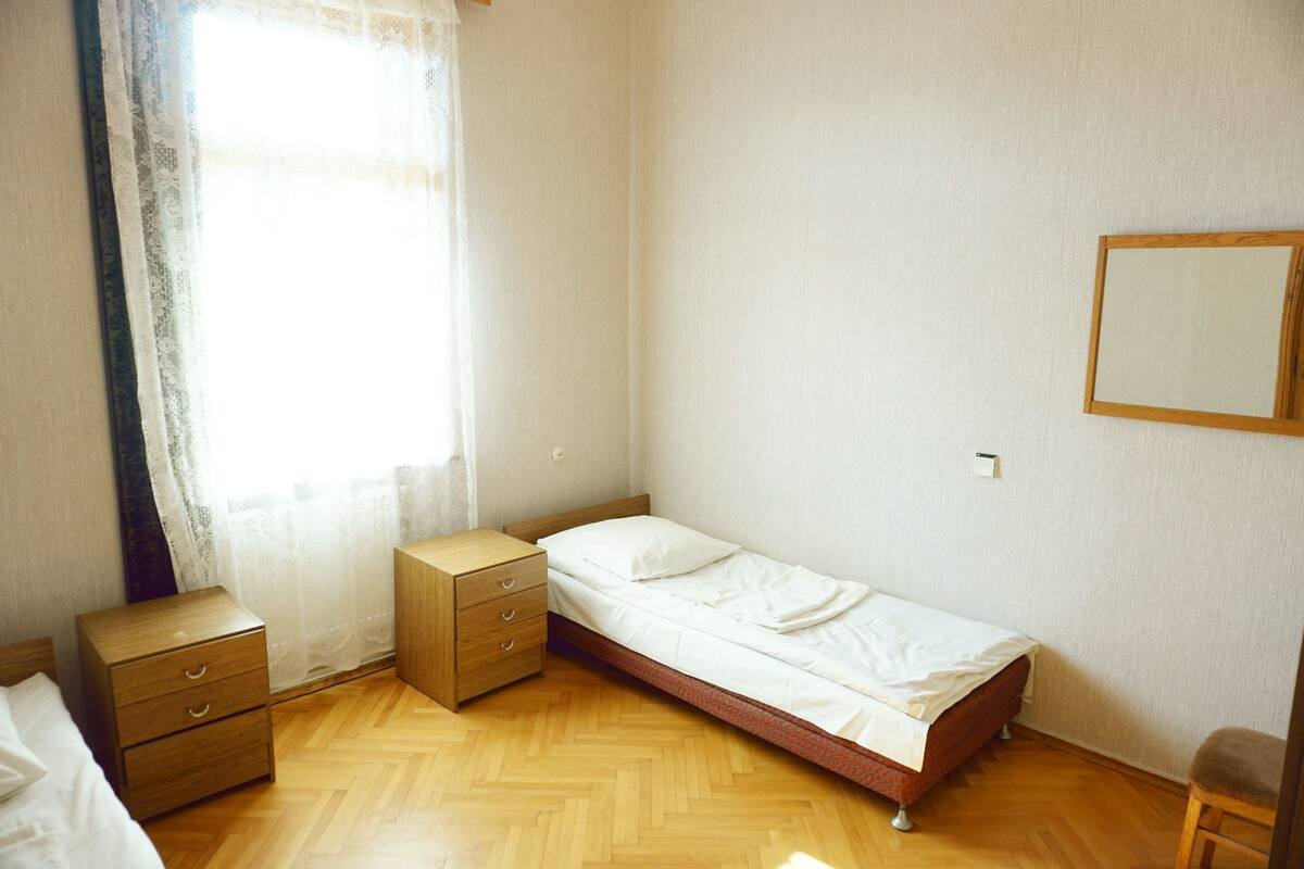 Economy Twin Room, Shared Bathroom