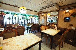 Breakfast, lunch, dinner served; Thai cuisine  - Honey House1 (Bangkok)