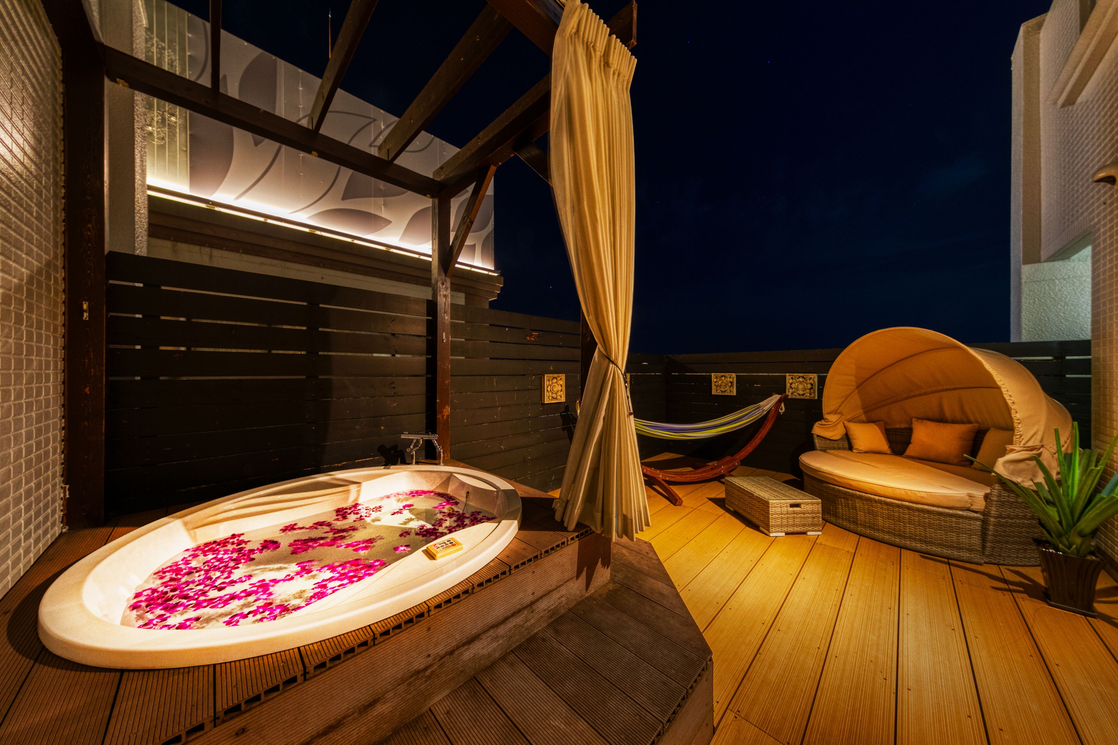 Suite | Baño | Tina y regadera independientes y tina de hidromasaje 