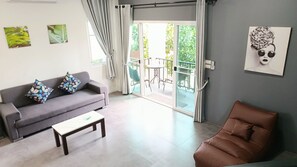 40-inch LCD TV with cable channels, TV - Villa Rajapruek Entire 3 villas 7 bedrooms near airport (Chiang Mai)