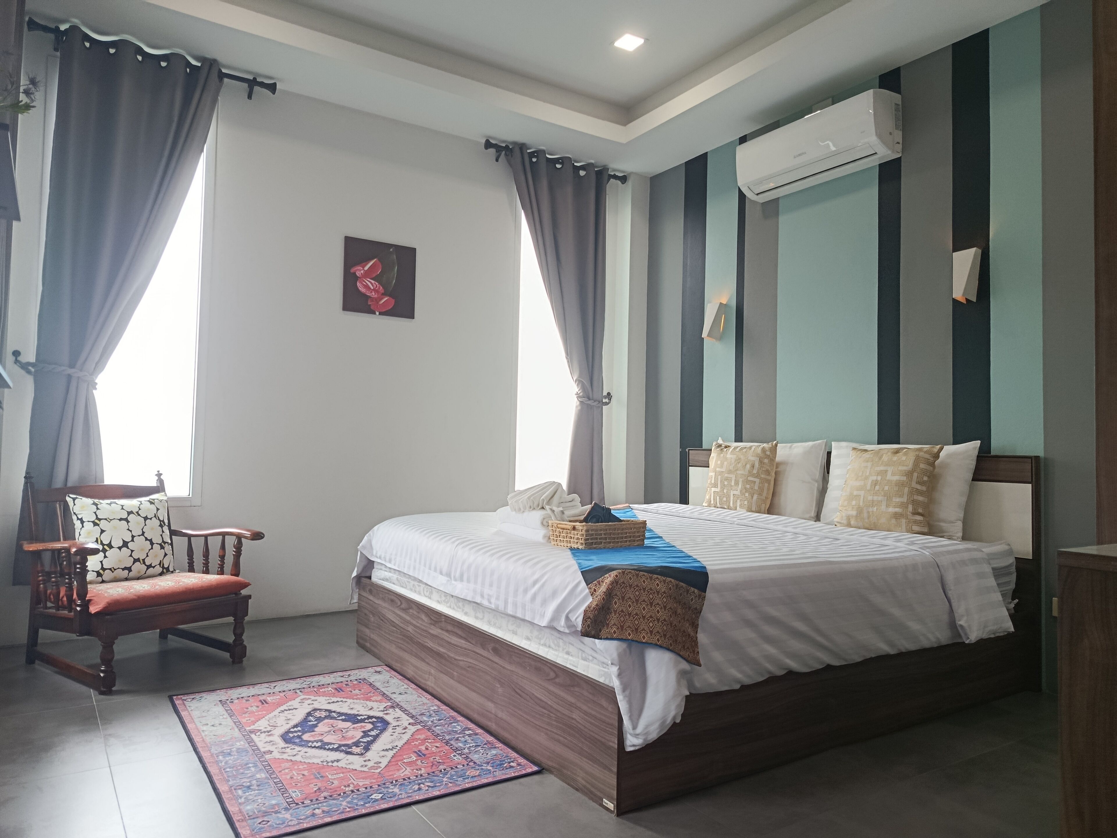 6 bedrooms, minibar, in-room safe, individually decorated