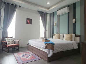 6 bedrooms, minibar, in-room safe, individually decorated - Villa Rajapruek Entire 3 villas 7 bedrooms near airport (Chiang Mai)