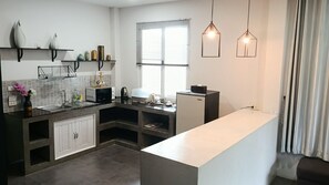 客室内のダイニングエリア