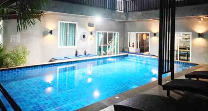 Villa Rajapruek Entire 3 villas 7 bedrooms near airport