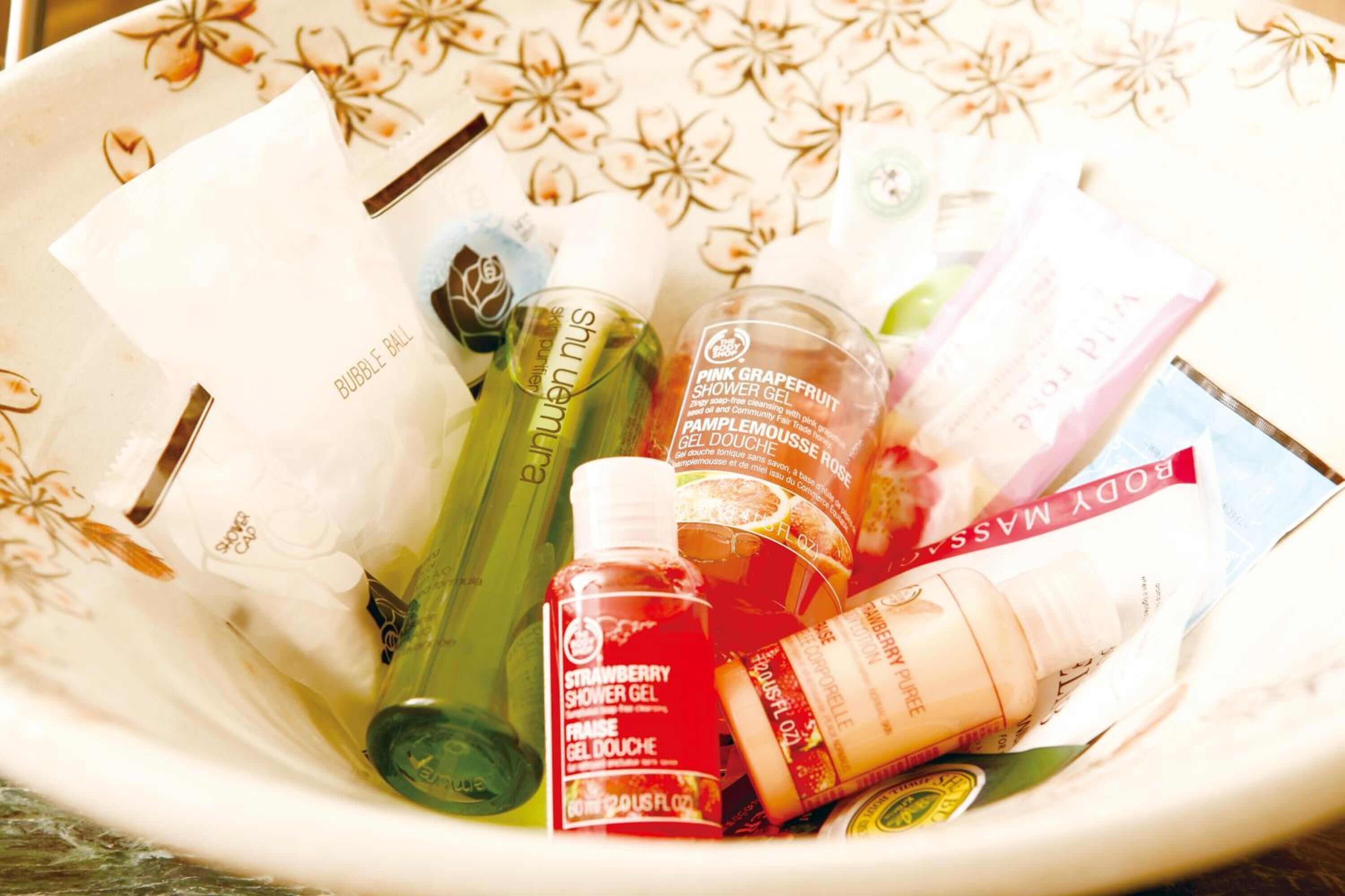 separate bathtub and shower, free toiletries, hair dryer, bathrobes