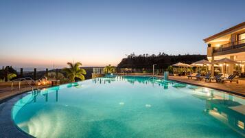 Outdoor pool, pool umbrellas, sun loungers