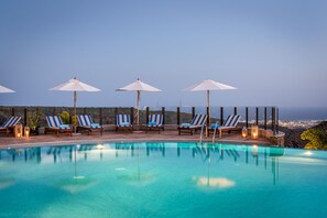 Outdoor pool, pool umbrellas, sun loungers