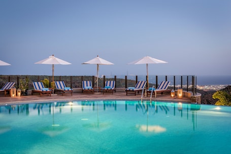 Outdoor pool, pool umbrellas, sun loungers