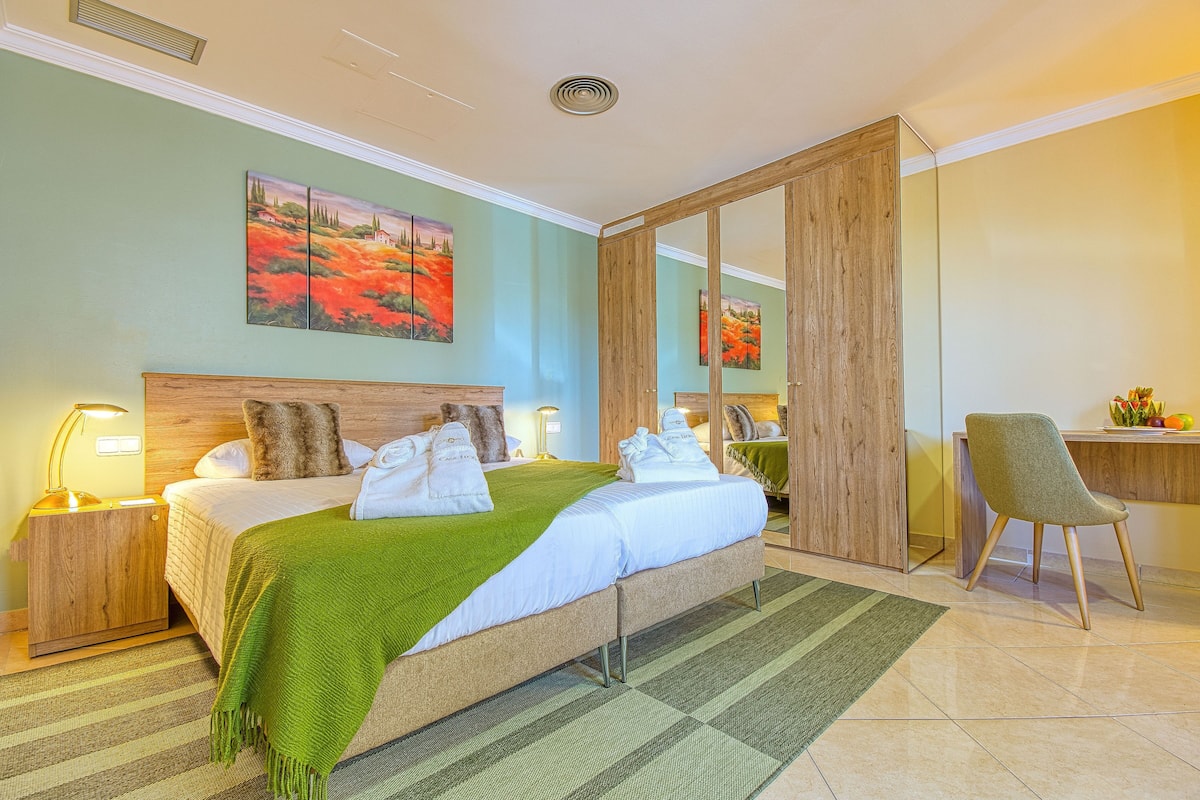 1 bedroom, hypo-allergenic bedding, down duvets, minibar