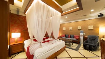 Suite | Premium bedding, soundproofing, free wired Internet