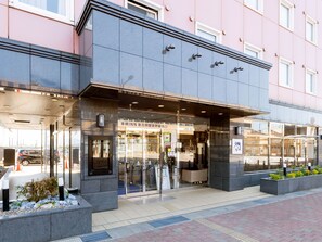 Property entrance - Toyoko Inn Shin Takaoka Station Shinkansen Minami (Takaoka)