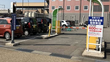 Self parking (JPY 600 per night)