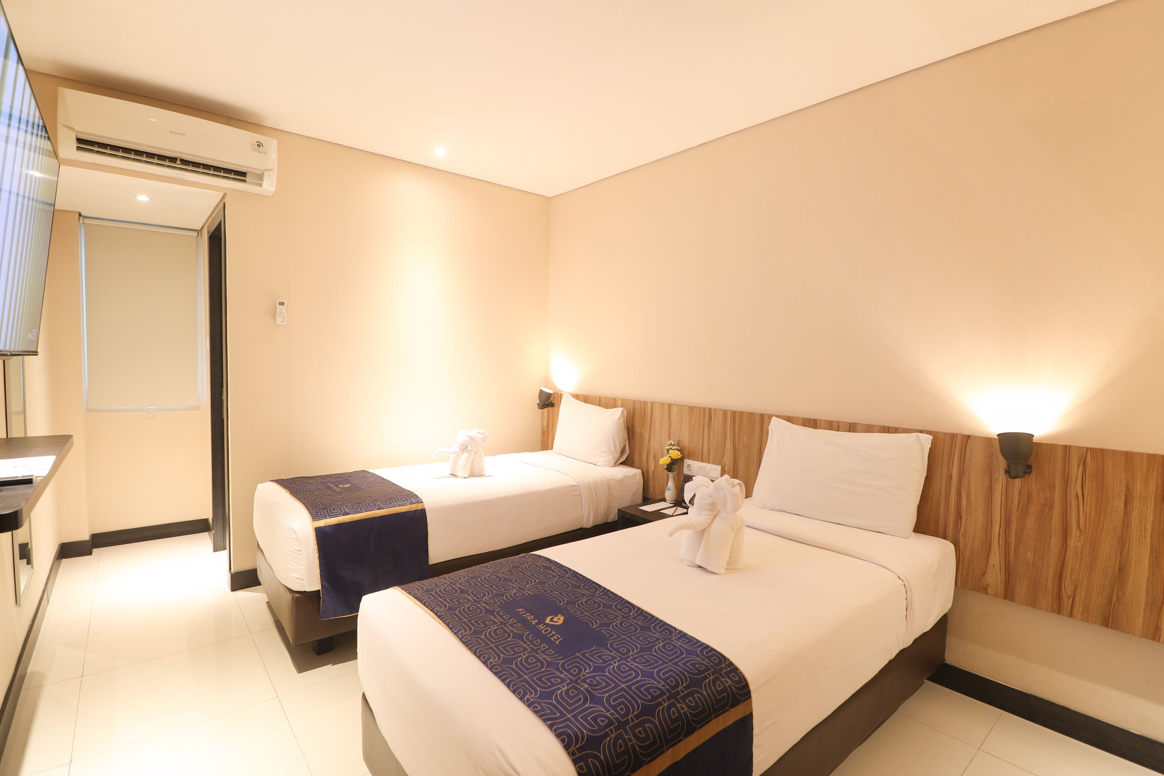 Desk, laptop workspace, rollaway beds, free WiFi