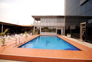 Outdoor pool - Starview Palace Hotel (Abuja)