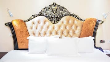 4 Schlafzimmer, Zimmersafe, individuell eingerichtet, Schreibtisch