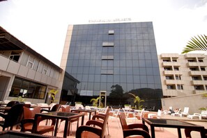 Poolside bar - Starview Palace Hotel (Abuja)