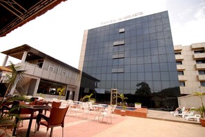 Poolside bar - Starview Palace Hotel (Abuja)