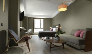 Junior-Suite | Allergikerbettwaren, Daunenbettdecken, Pillowtop-Betten, Minibar