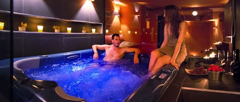 Couples treatment room(s), sauna, hot tub, body treatments