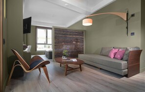 Junior Suite | Hypo-allergenic bedding, down comforters, pillowtop beds, minibar