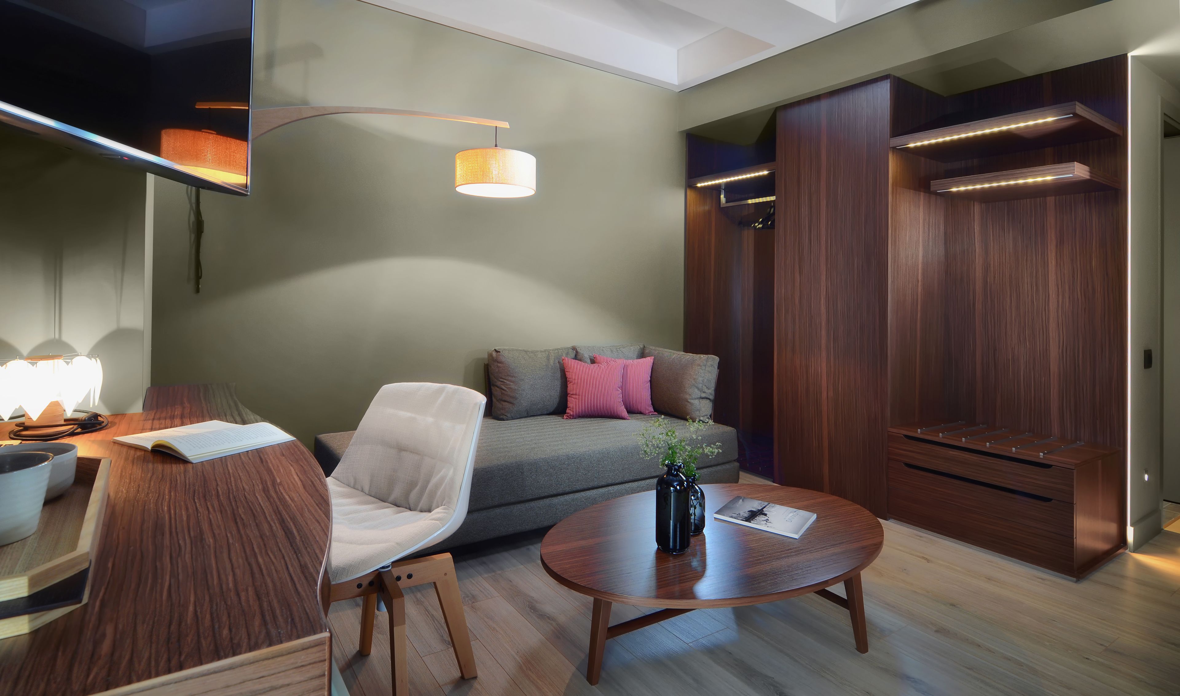 superior double room | living area | flat-screen tv