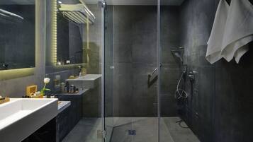 Superior Double Room | Bathroom