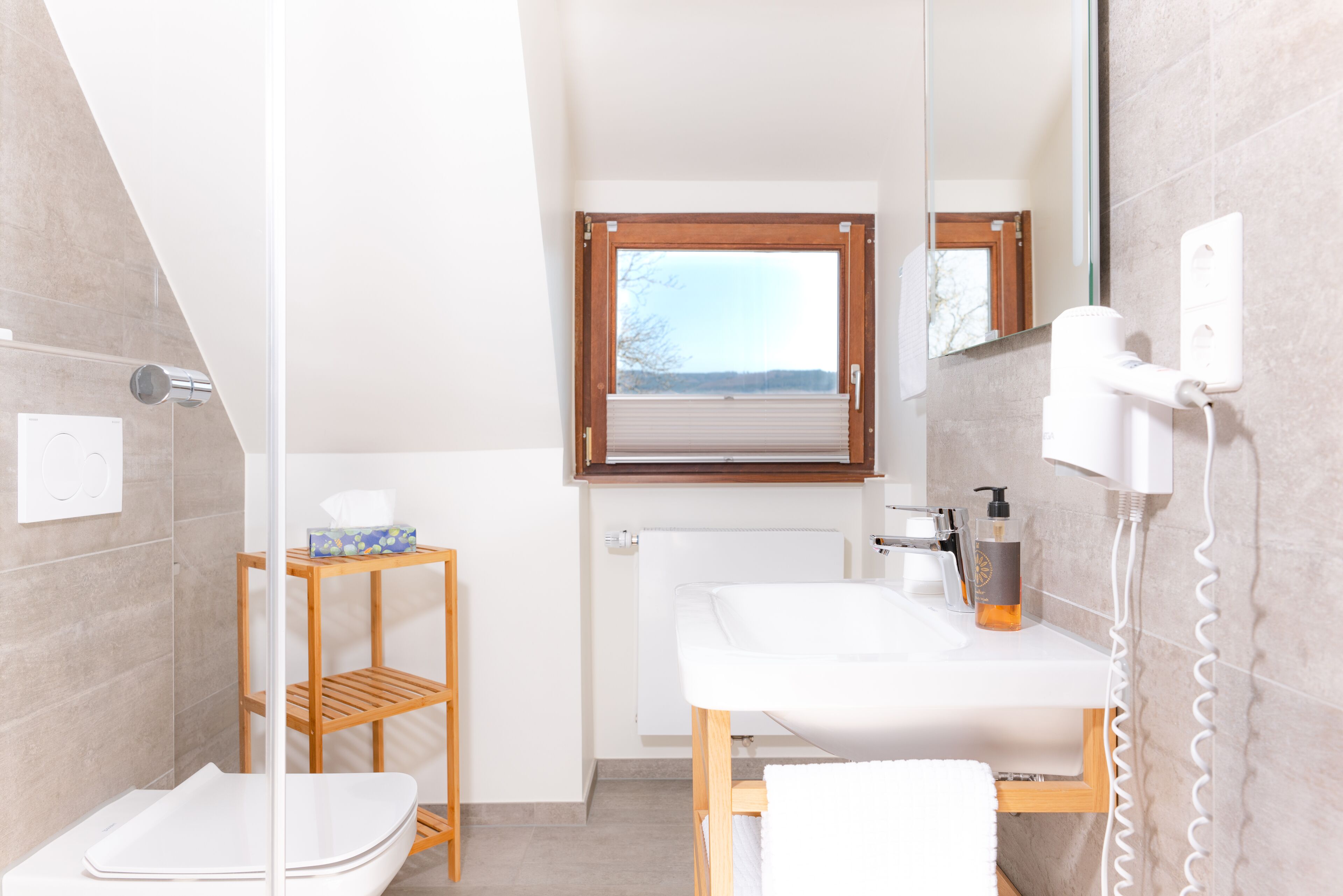 Double Room, Balcony | Bathroom | Shower, free toiletries, hair dryer, towels