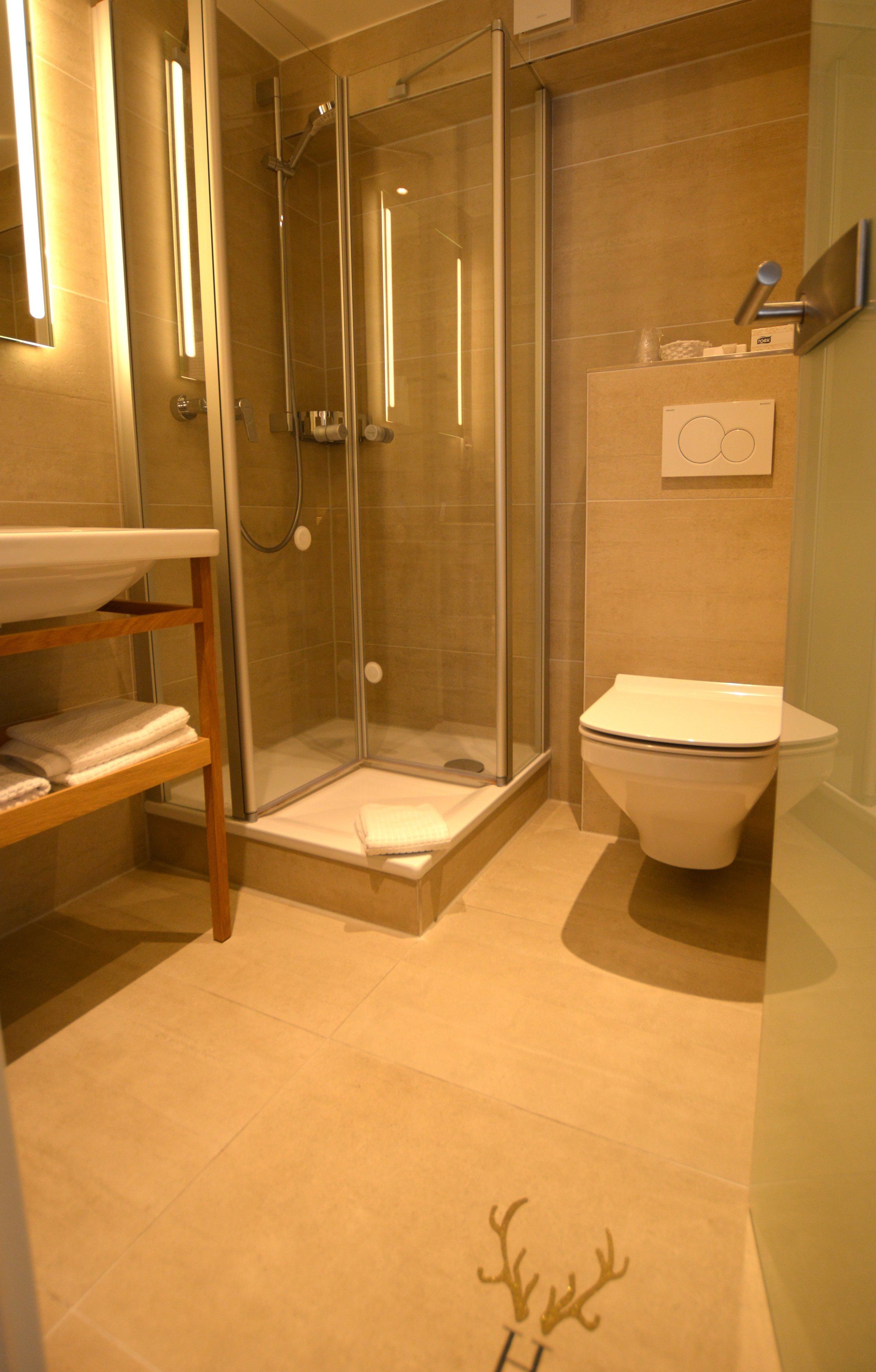 single room | bathroom shower