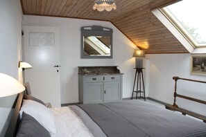 House, 3 Bedrooms | In-room safe, desk, soundproofing, free cribs/infant beds