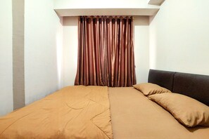 1 bedroom, premium bedding, desk - Adaru Property at Sunter Park View (Jakarta)