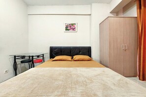 Studio | 1 bedroom, premium bedding, desk - Adaru Property at Sunter Park View (Jakarta)